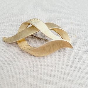 VINTAGE Monet brooch